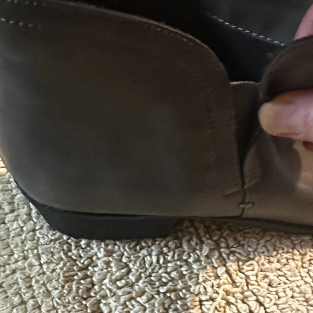 AMERICAN RAY Elegant Gray Ankle Boots - Picture 2 of 9